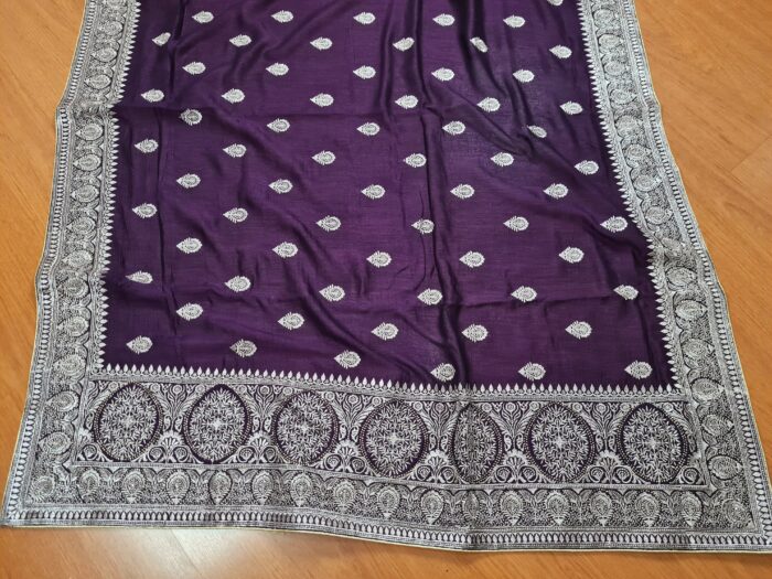 Sari indiano de seda em Jacquard brocado cor uva escuro e dourado