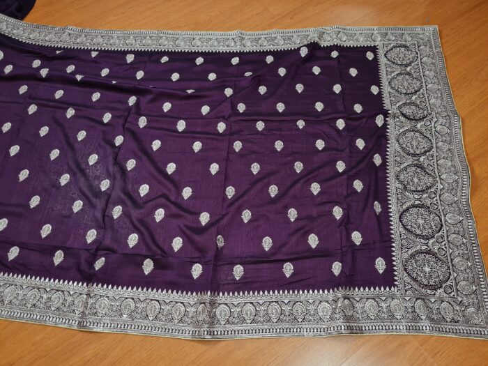 Sari indiano de seda em Jacquard brocado cor uva escuro e dourado