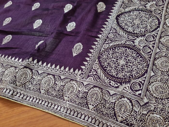 Sari indiano de seda em Jacquard brocado cor uva escuro e dourado