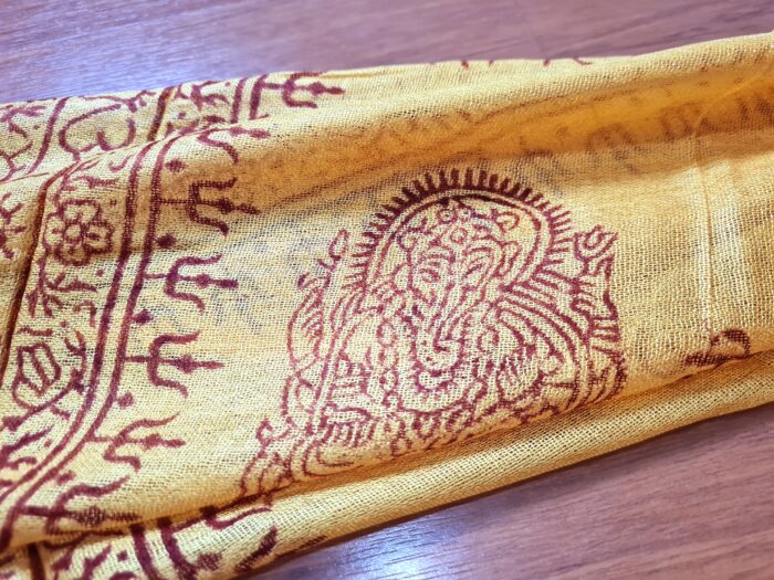 Chadar indiano (manto de oração) de Ganesha e mantras amarelo (outlet)