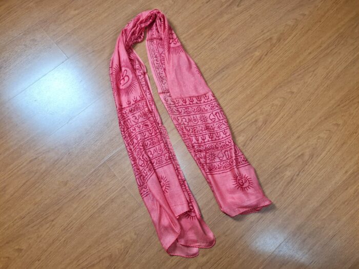 Chadar indiano (manto de oração) de OM (aum) rosa coral