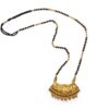 Mangalsutra indiano com pingente tripartido floral e contas pretas