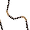Mangalsutra indiano com pingente tripartido floral e contas pretas