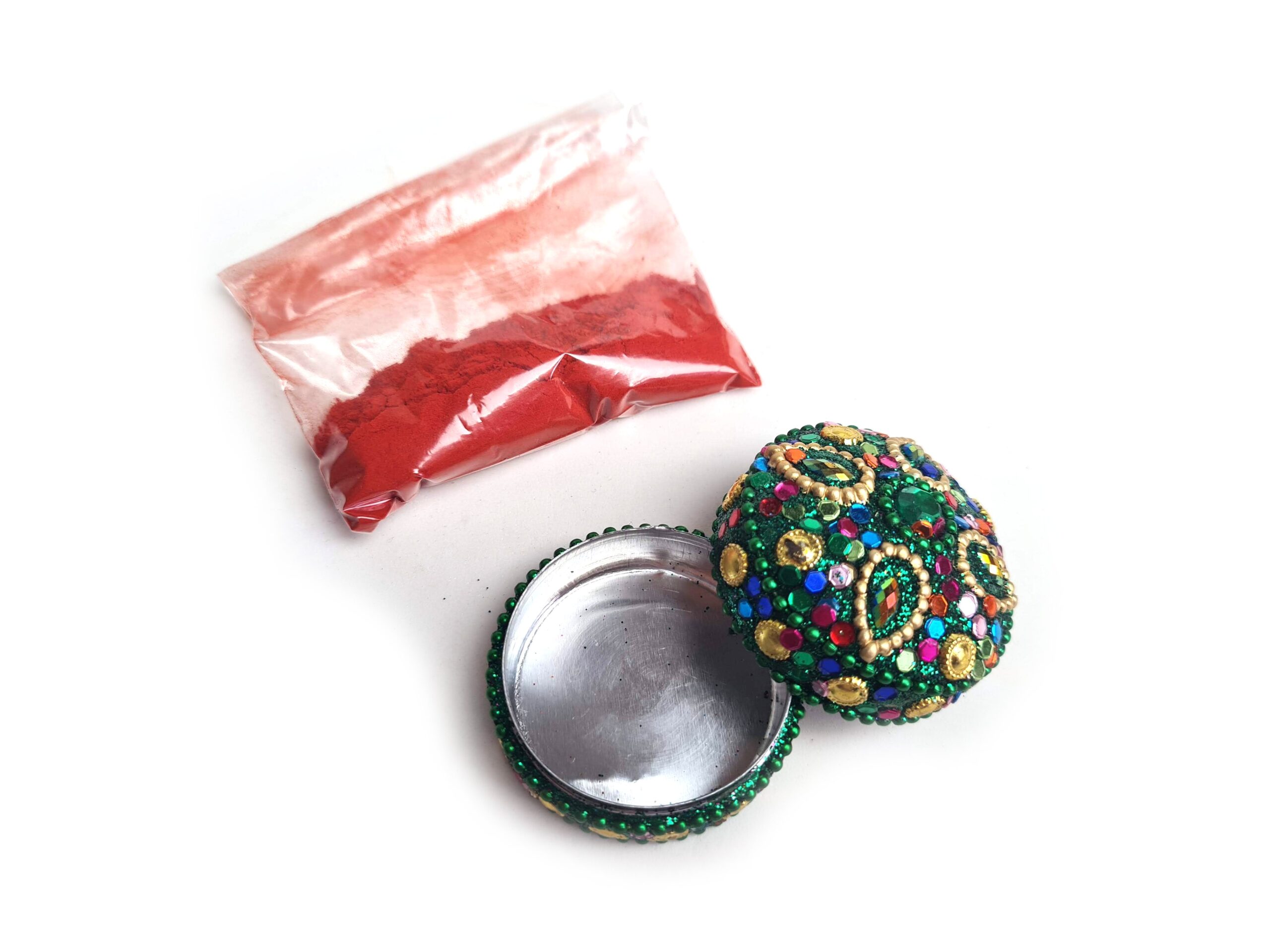 Kit kumkum com latinha indiana verde decorada com miçangas e pedrarias