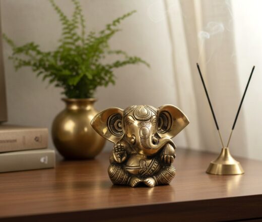 Estátua do Deus Ganesha em metal brass com doce laddu nas mãos