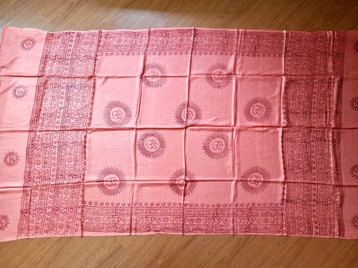 Chadar indiano (manto de oração) de OM e mantras rosa coral