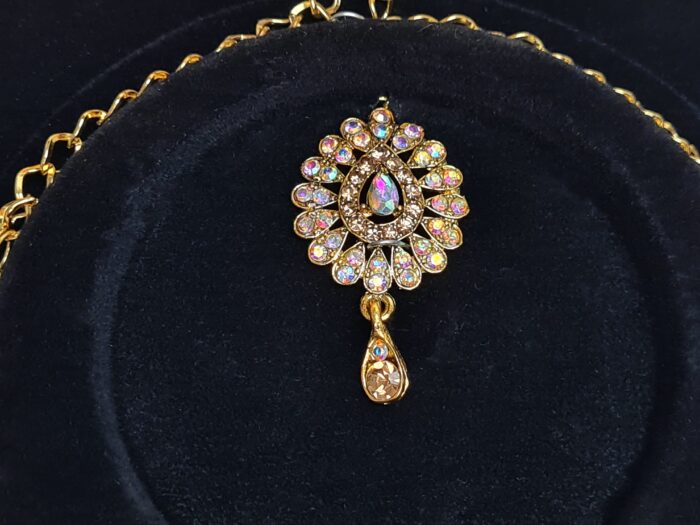 Conjunto completo de semi joia dourado clássica indiana com pedrarias