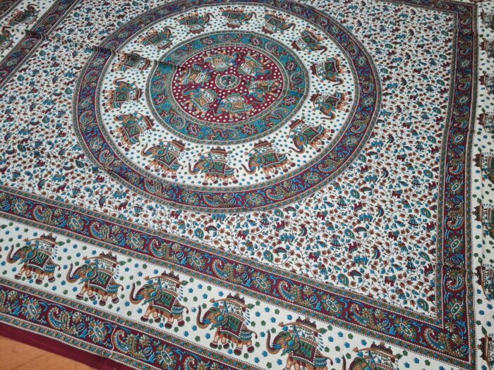Panô indiano de algodão estampa de mandala bordô e color 2,40m
