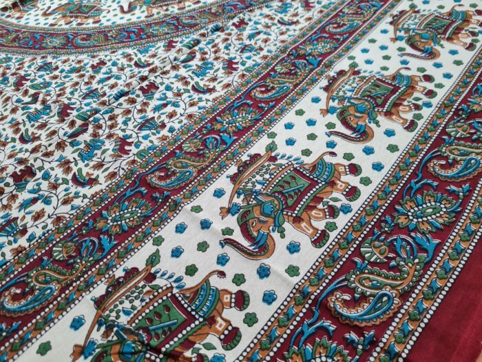 Panô indiano de algodão estampa de mandala bordô e color 2,40m