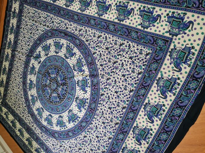 Panô indiano de algodão estampa de mandala azul e lilás 2,40m