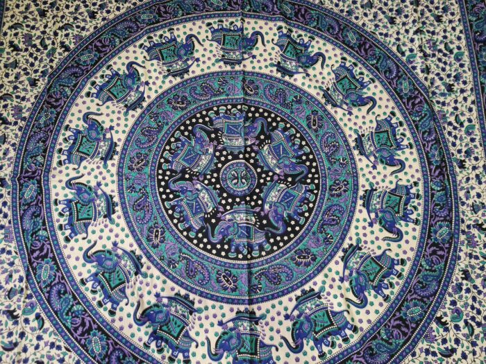 Panô indiano de algodão estampa de mandala azul e lilás 2,40m