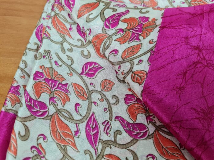 Sari indiano de viscose de seda estampa floral e paisleys rosa e creme