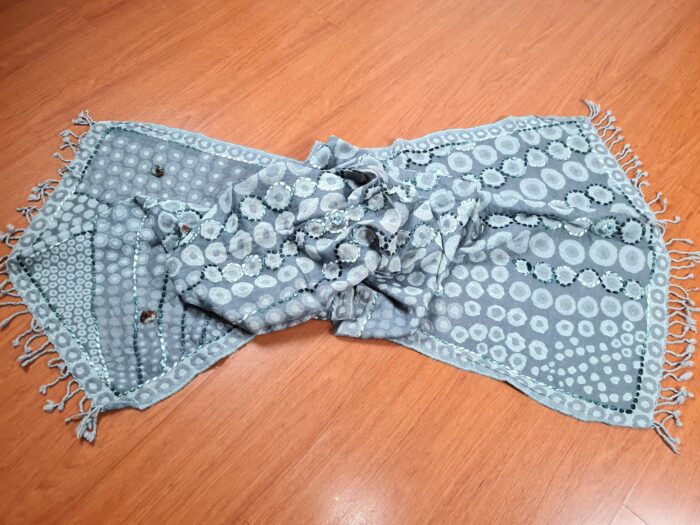 Manta de lã indiana bordada a mão dupla face tons de cinza II