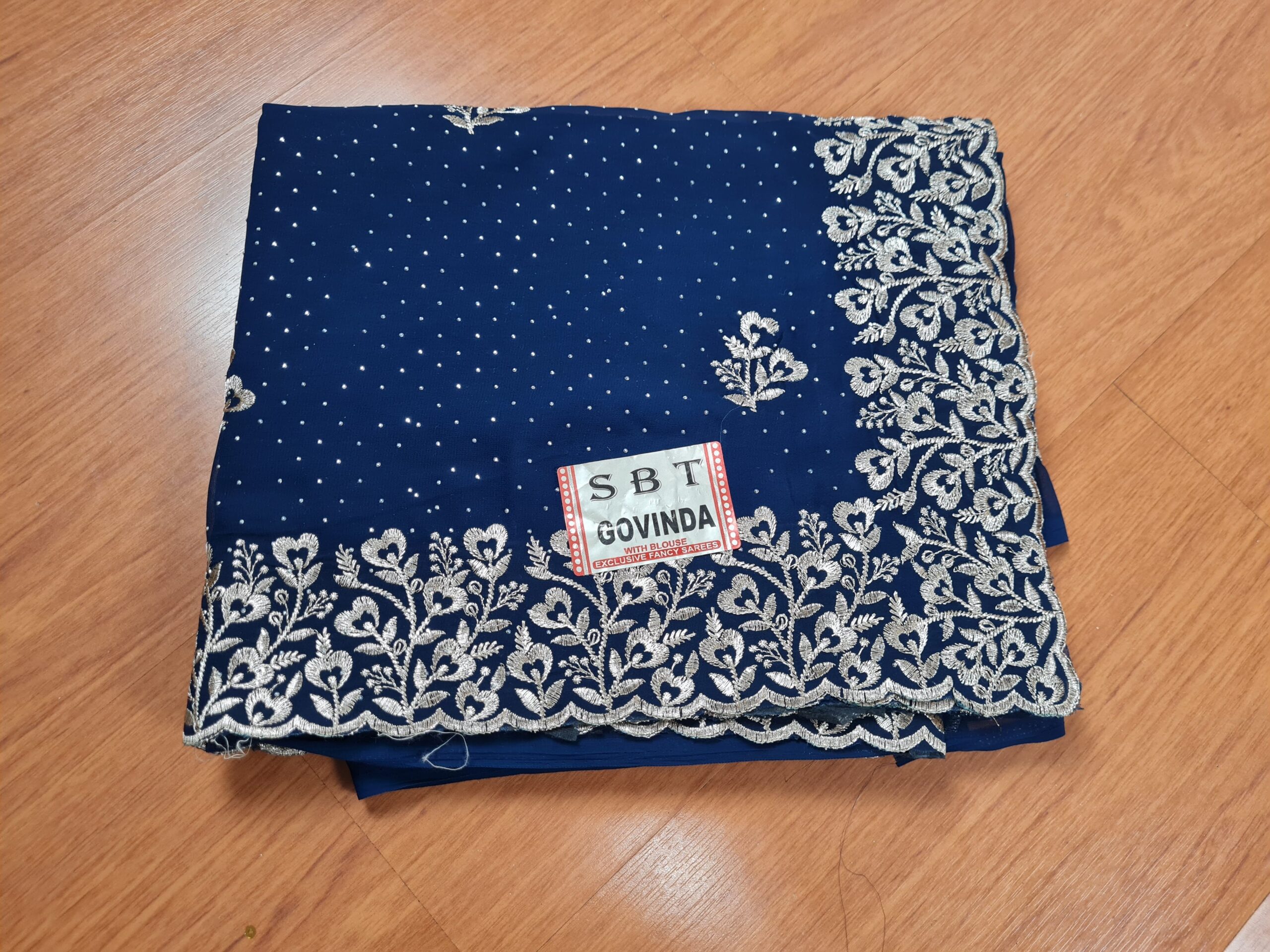 Sari indiano de seda mista luxuoso azul marinho com bordados dourados