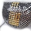 Bolsa indiana de metal prateada com detalhes dourados