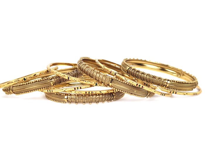 Conjunto de 10 pulseiras indianas douradas mistas Elegância Maharani
