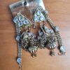 Brinco indiano Jhumka com correntes Sahara para prender ao cabelo