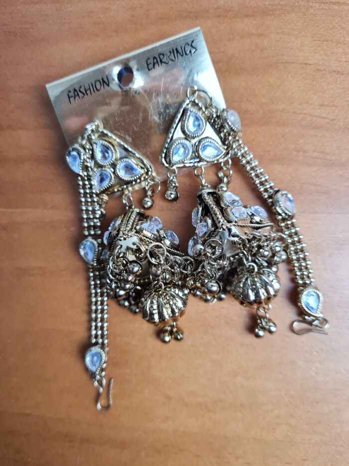 Brinco indiano Jhumka com correntes Sahara para prender ao cabelo