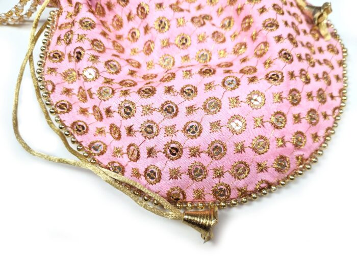 Bolsa indiana de festa de tecido bordado rosa com alça de pérolas