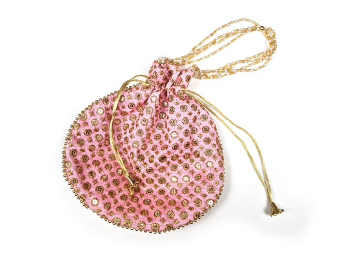 Bolsa indiana de festa de tecido bordado rosa com alça de pérolas