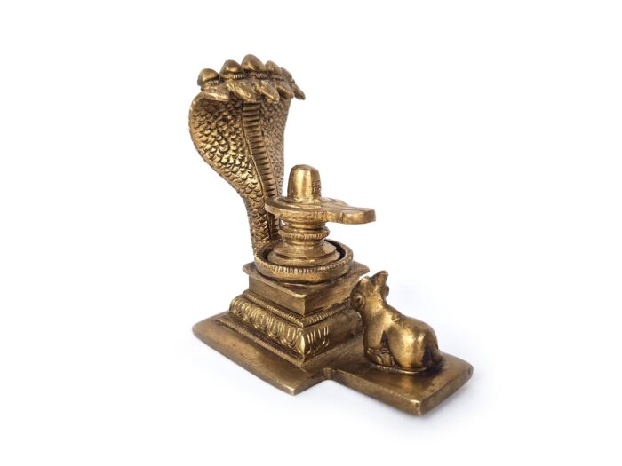 Shiva Lingam com cobra de 5 cabeças e Nandi para adoração ao Senhor Shiva