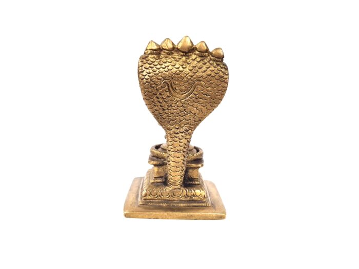 Shiva Lingam com cobra de 5 cabeças e Nandi para adoração ao Senhor Shiva