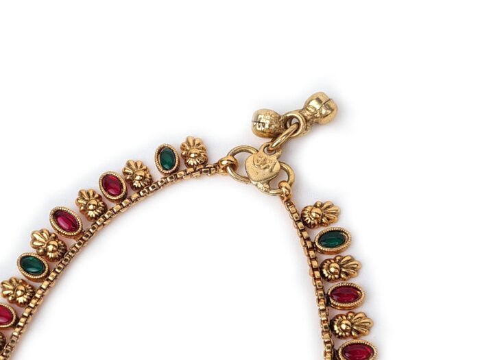 Tornozeleira indiana Lakshmi Anklet dourada com pedrarias