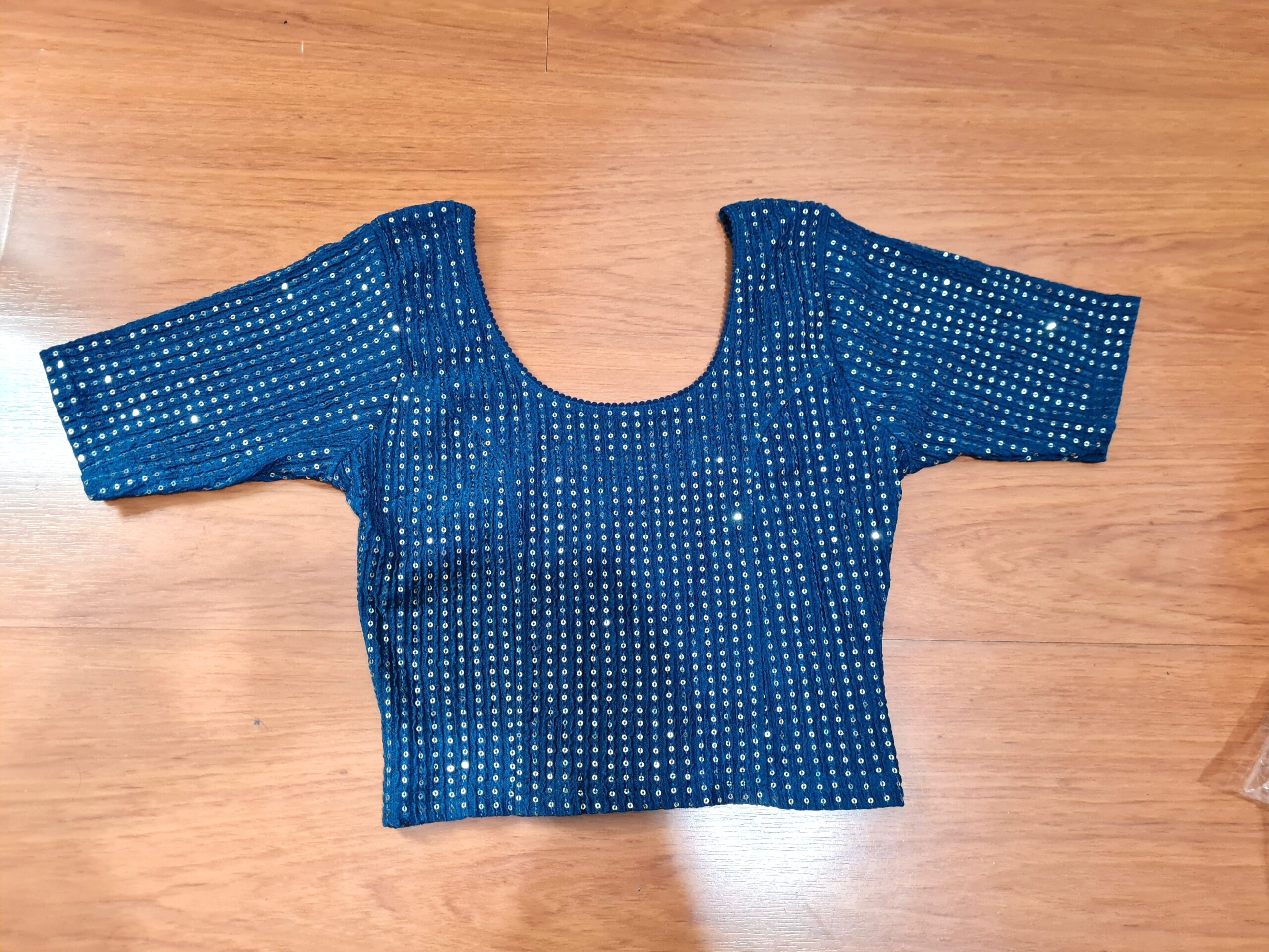 Choli para usar com Saree verde escuro com lantejoulas douradas