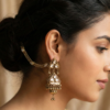 Brinco indiano Jhumka com correntes Sahara para prender ao cabelo