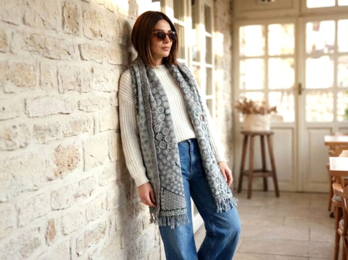 Manta de lã indiana bordada a mão dupla face tons de cinza II