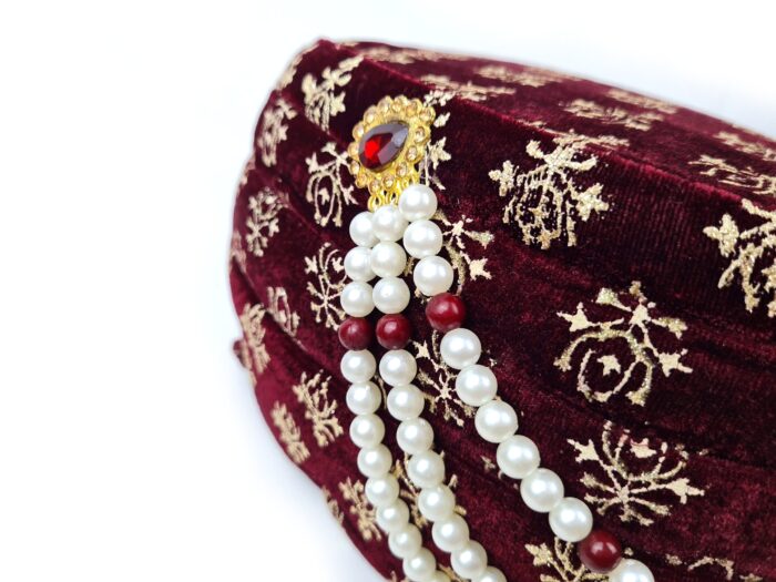 Turbante indiano masculino pronto para uso vinho e dourado com pedrarias