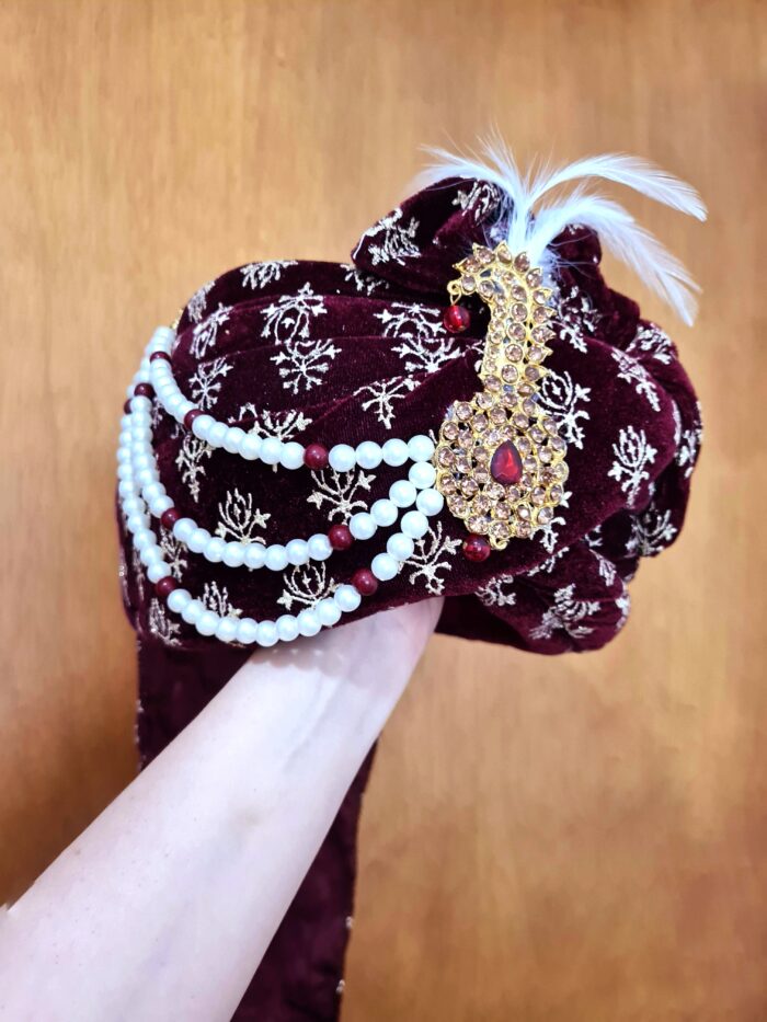 Turbante indiano masculino pronto para uso vinho e dourado com pedrarias