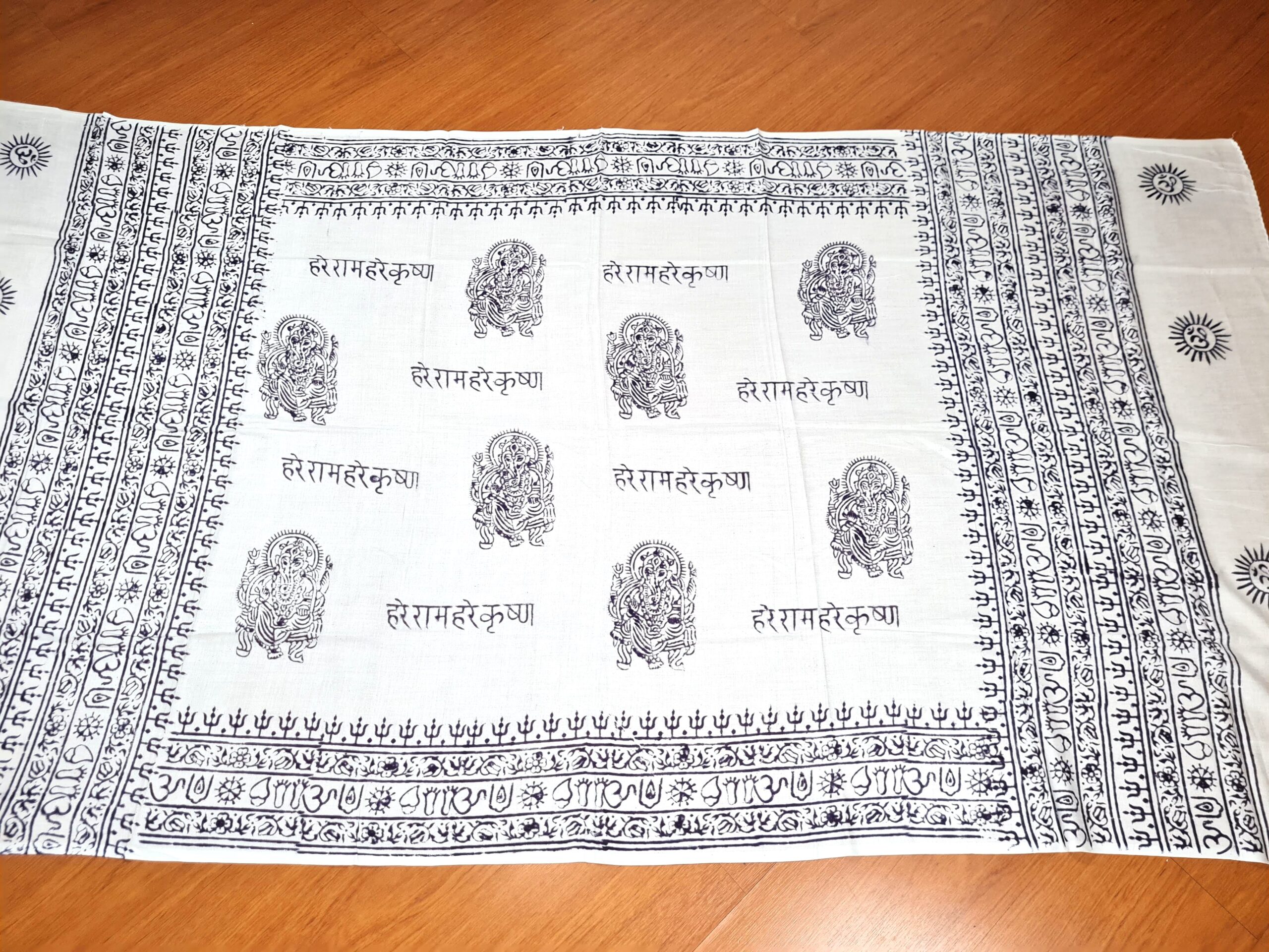 Chadar indiano (manto de oração) de Ganesha branco e preto
