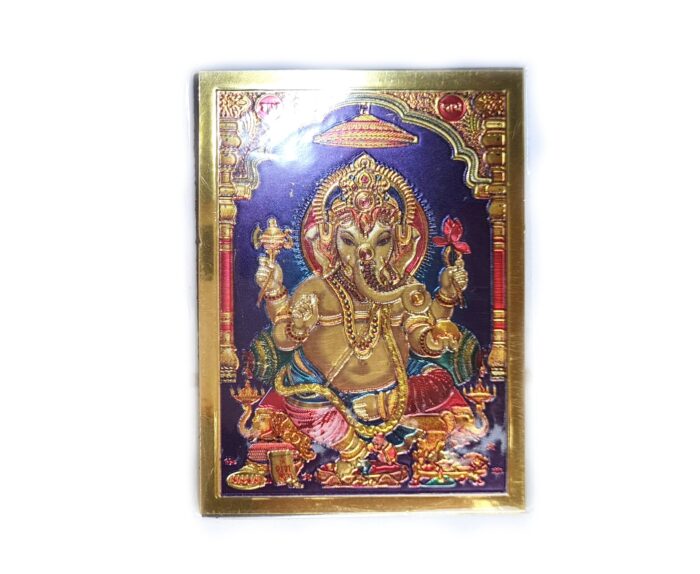 Ímã de geladeira dourado Ganesha no trono com lótus na mão