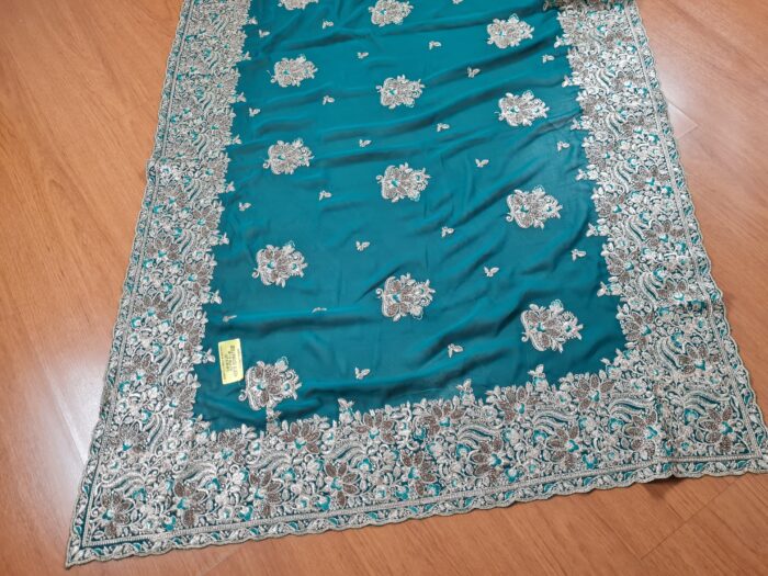 Sari indiano de seda com bordados e pedras dourados Mayura