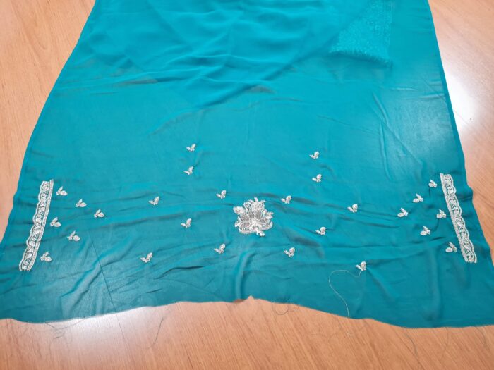 Sari indiano de seda com bordados e pedras dourados Mayura