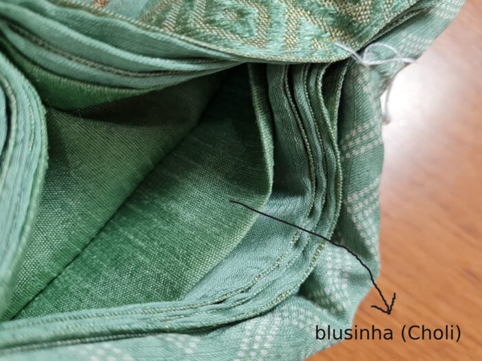 Sari indiano viscose com estampa étnica verde e dourado
