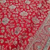 Sari indiano de seda vermelho com bordados dourados e detalhes com cores