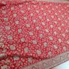 Sari indiano de seda vermelho com bordados dourados e detalhes com cores