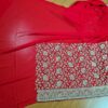 Sari indiano de seda vermelho com bordados dourados e detalhes com cores