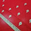 Sari indiano de seda vermelho com bordados dourados e detalhes com cores