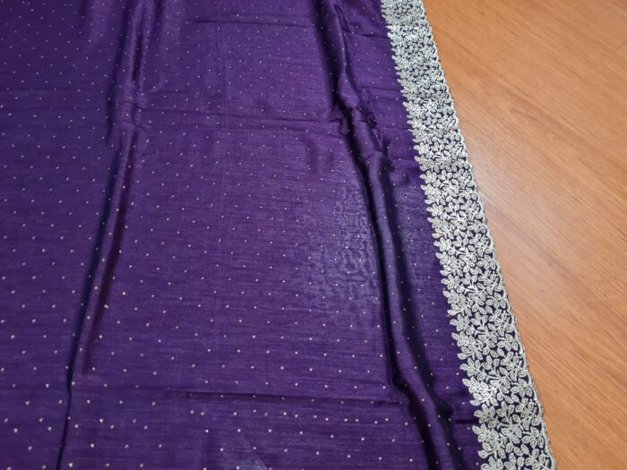 Saree indiano de seda mista roxo com bordado zari dourado