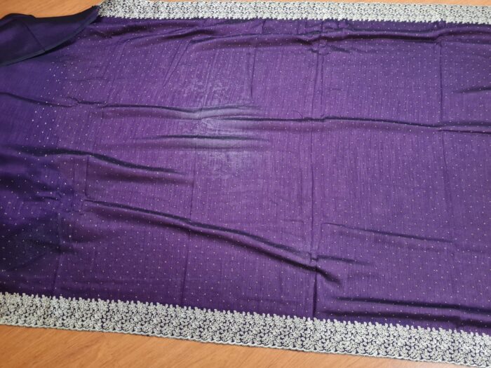 Saree indiano de seda mista roxo com bordado zari dourado