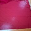 Sari indiano de seda vermelho fechado bordados dourados design floral e folhas