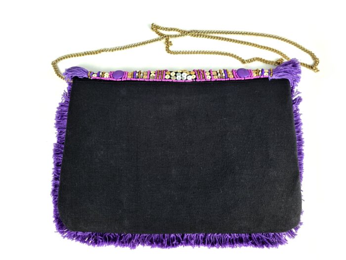 Bolsa indiana clutch boho chic bordada pedrarias e tassel lilás