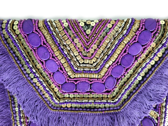 Bolsa indiana clutch boho chic bordada pedrarias e tassel lilás