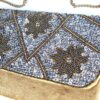 Bolsa indiana clutch carteira tecido com bordados florais bege e metalizados