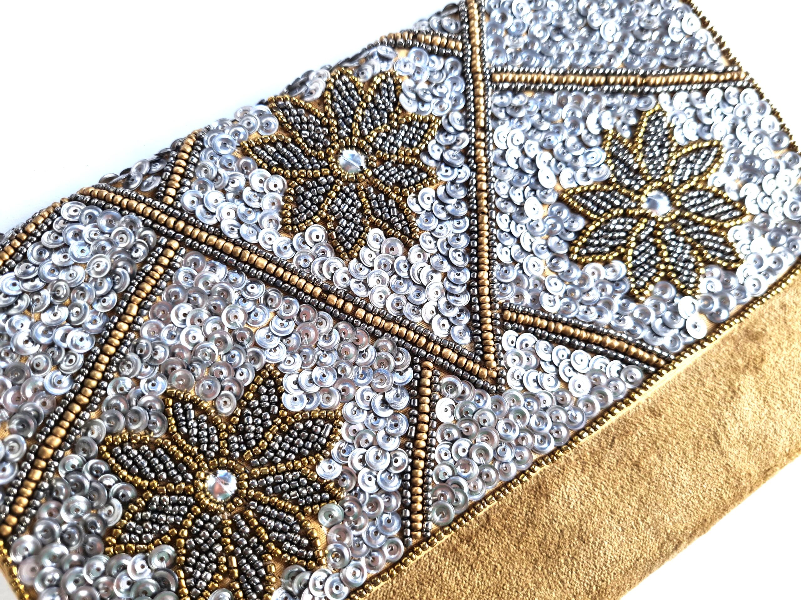 Bolsa indiana clutch carteira tecido com bordados florais bege e metalizados