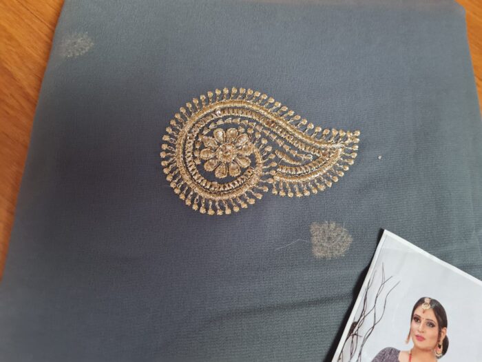 Sari indiano de seda floral barra Jacquard de paisleys cinza e dourado