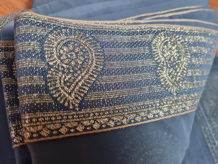 Sari indiano de seda floral barra Jacquard de paisleys cinza e dourado